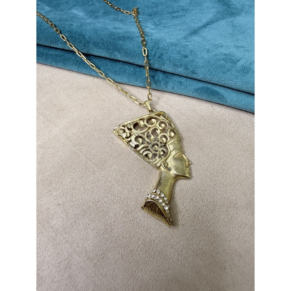 Vintage Signed AVON Egyptian Revival Queen Nefertiti Pendant Necklace